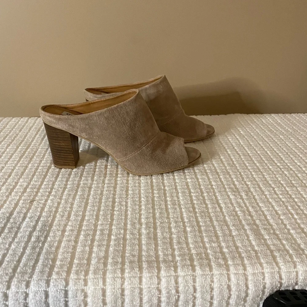 Steve Madden “Navea” Suede Heels
